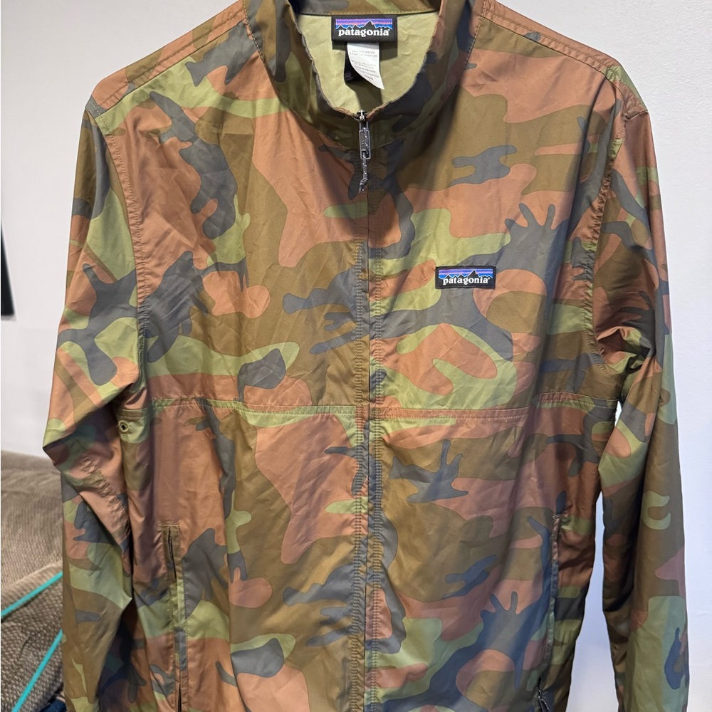 Patagonia Men's Green and Brown Camouflage Windbreaker